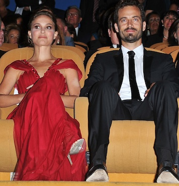 Illustration for article titled Natalie Portman Is Pregnant, Engaged